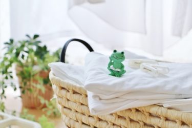 【梅雨の憂鬱】洗濯物の乾きにくさと気になるニオイ、部屋干しの工夫で解消しよう！